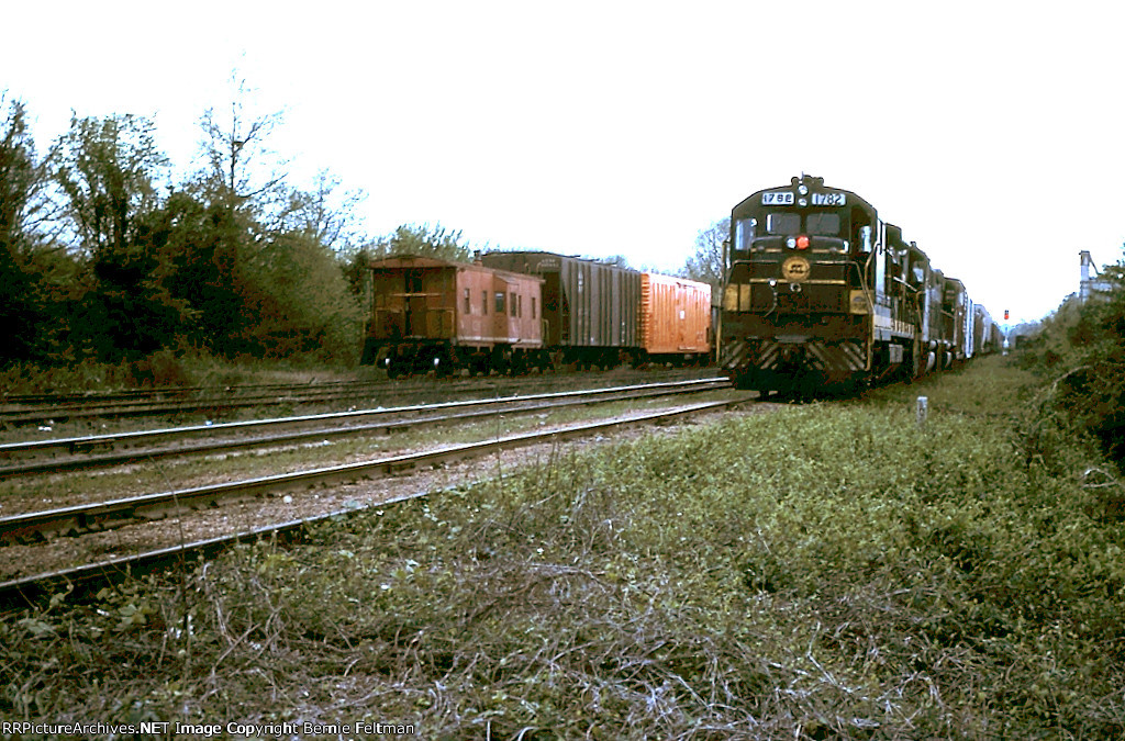 Seaboard Coast Line U36B #1782, with train WofA 212, in the siding 